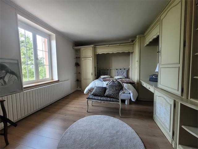Maison - 250 m² - 8 pièces