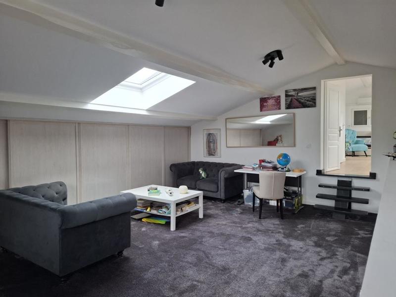 Maison - 213 m² - 8 pièces