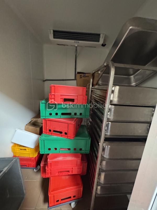 Local d'activité / Entrepôt - 316 m² - 10 pièces