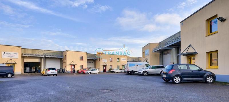 Local d'activité / Entrepôt - 368 m²