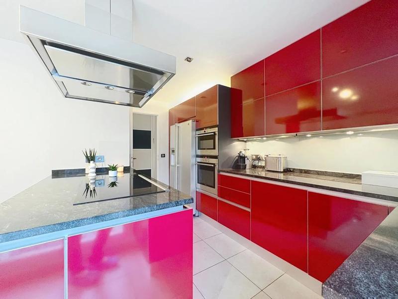 Villa - 212 m² - 8 pièces