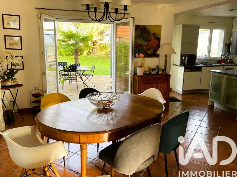 Maison - 245 m² - 8 pièces