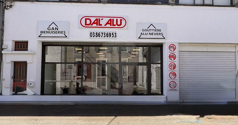 Local commercial - 396 m² - 3 pièces