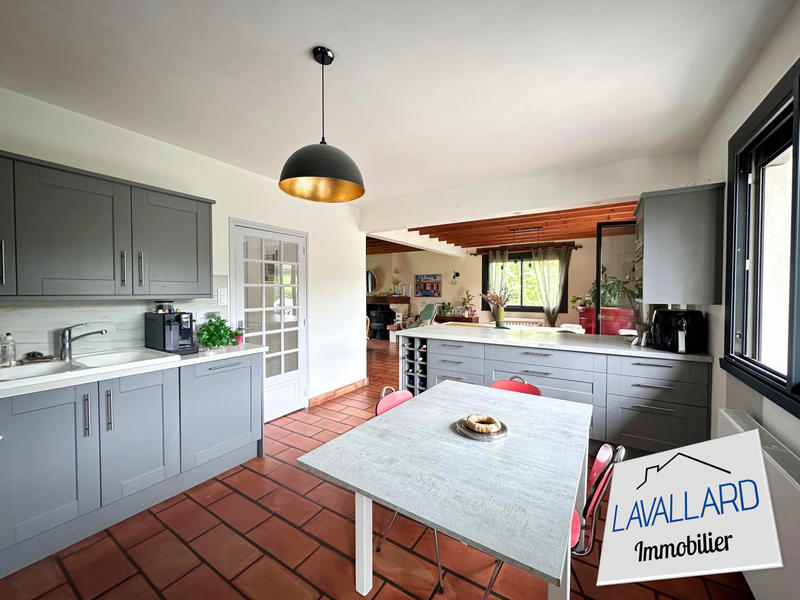 Maison - 202 m² - 8 pièces