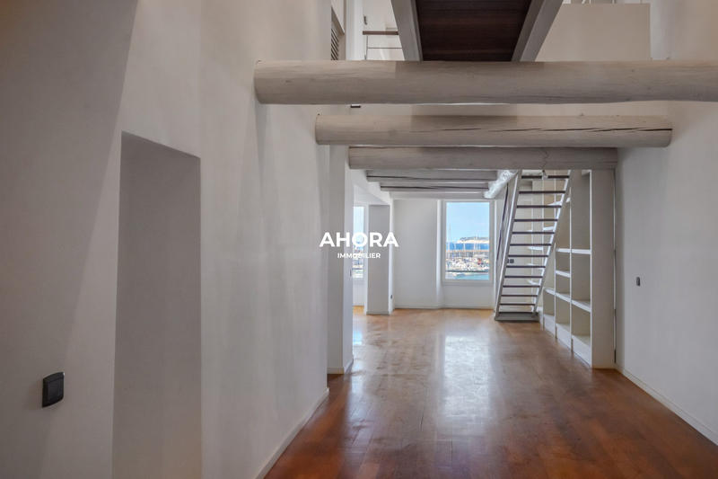 Appartement - 218 m² - 9 pièces