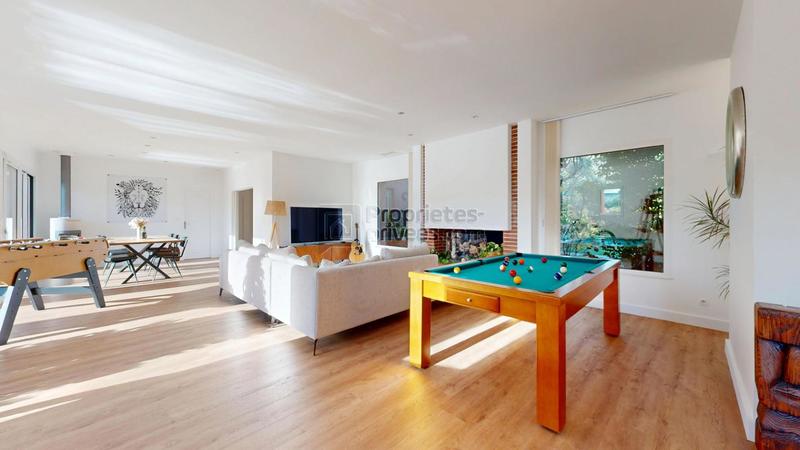 Maison - 258 m² - 8 pièces