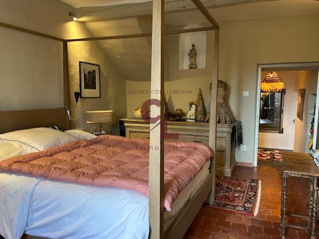 Maison - 285 m² - 9 pièces