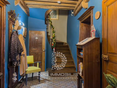 Maison - 242 m² - 12 pièces