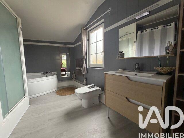 Maison - 224 m² - 7 pièces