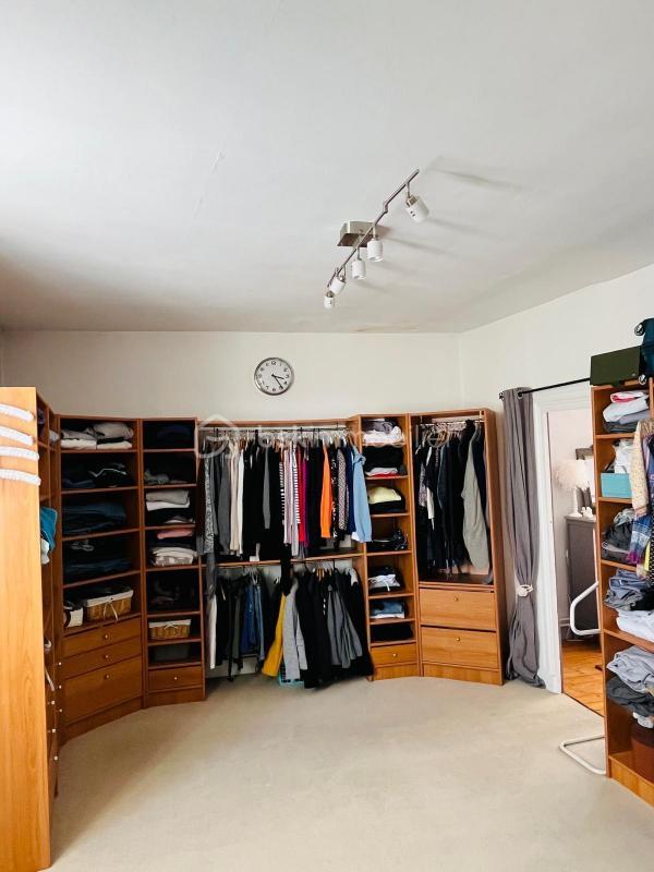 Maison - 245 m² - 8 pièces