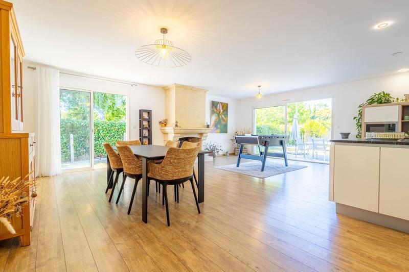 Maison - 205 m² - 6 pièces