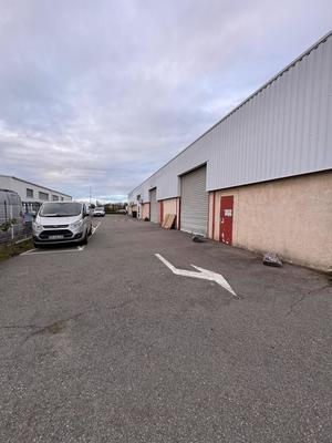 Local commercial - 945 m² - 5 pièces