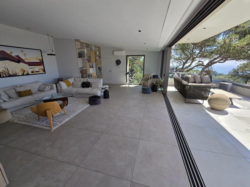 Maison - 280 m² - 8 pièces