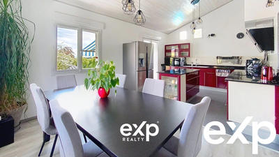 Maison - 219 m² - 9 pièces