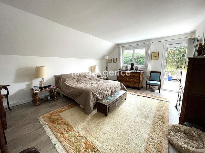 Maison traditionnelle - 260 m² - 10 pièces