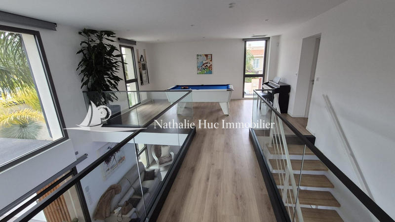 Maison - 220 m² - 7 pièces