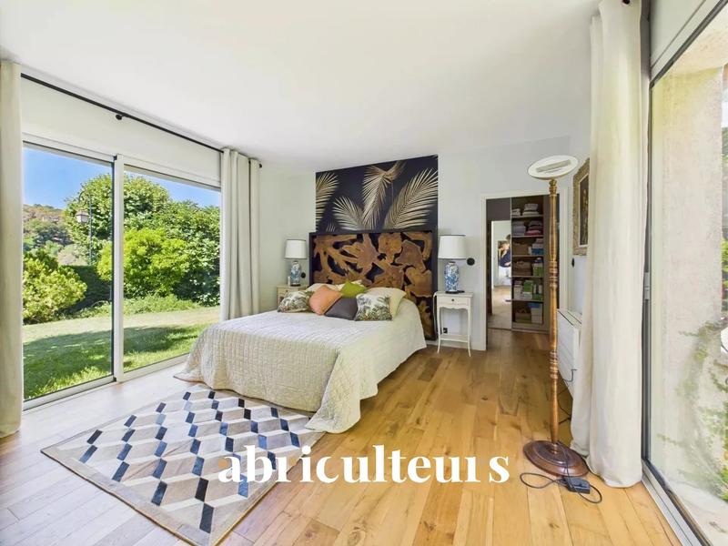 Maison - 276 m² - 7 pièces