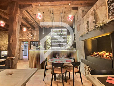 Local commercial - 326 m² - 6 pièces