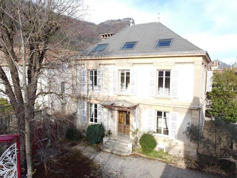 Maison bourgeoise - 278 m² - 10 pièces