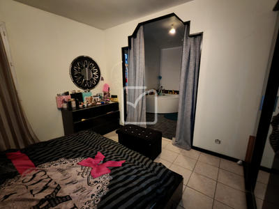 Maison - 236 m² - 7 pièces