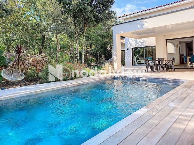 Maison d'architecte - 220 m² - 9 pièces