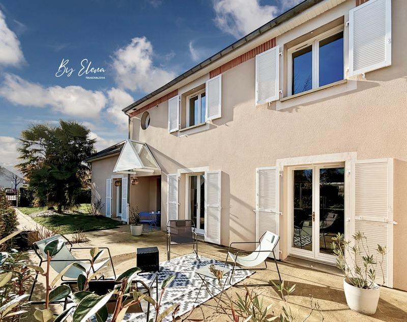 Maison - 219 m² - 8 pièces