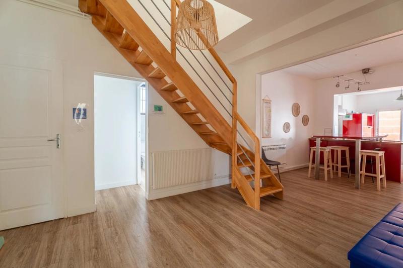 Maison - 220 m² - 10 pièces