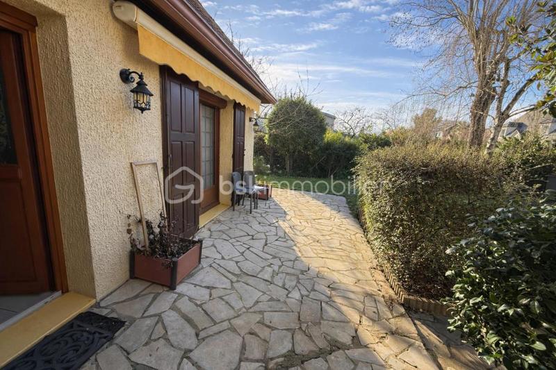 Maison - 218 m² - 7 pièces