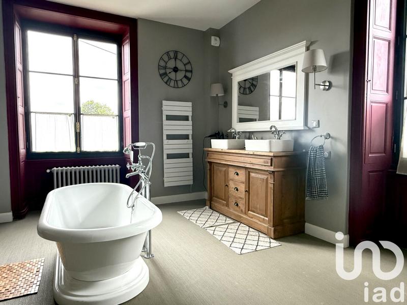 Maison - 214 m² - 9 pièces