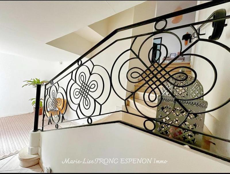 Maison - 180 m² - 8 pièces