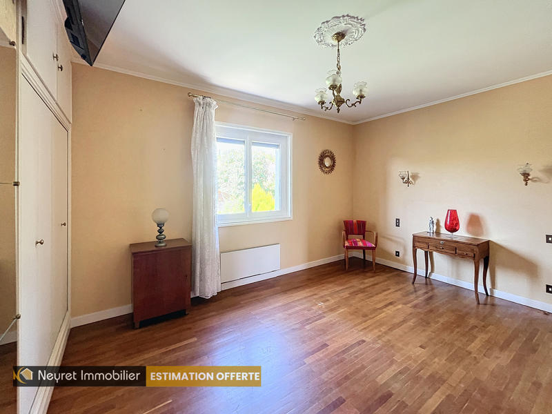 Maison - 200 m² - 8 pièces