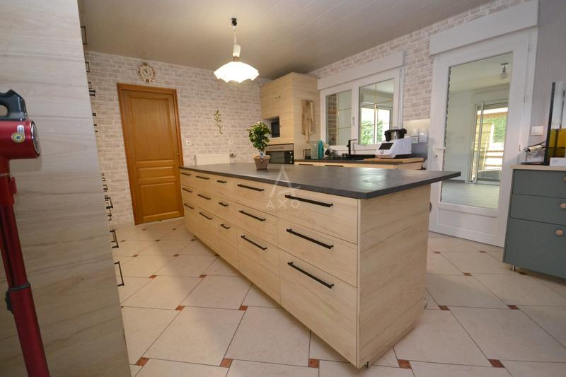 Maison - 235 m² - 10 pièces