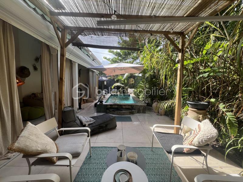 Propriété - 256 m² - 14 pièces