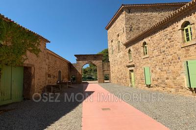 Maison - 3 500 m² - 20 pièces