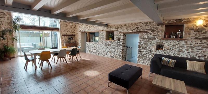 Maison en pierre - 195 m² - 5 pièces