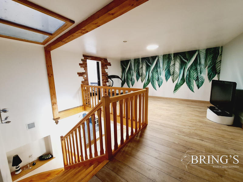 Maison - 202 m² - 8 pièces