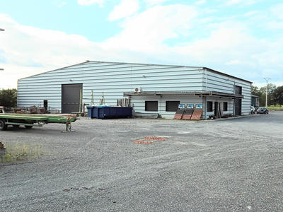 Local commercial - 2 200 m² - 3 pièces