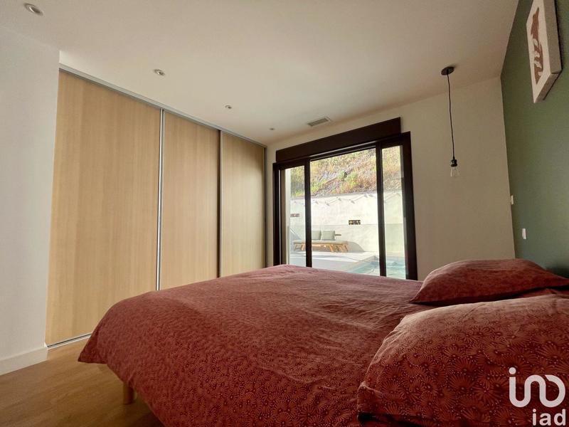 Maison - 250 m² - 6 pièces