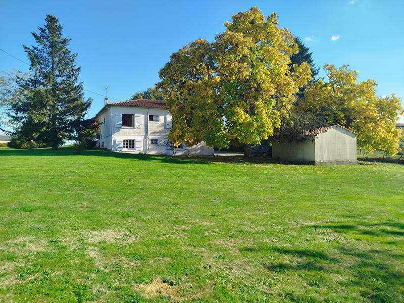 Maison - 3 105 m² - 6 pièces