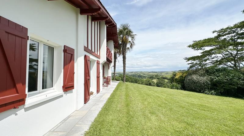 Maison contemporaine - 188 m² - 6 pièces