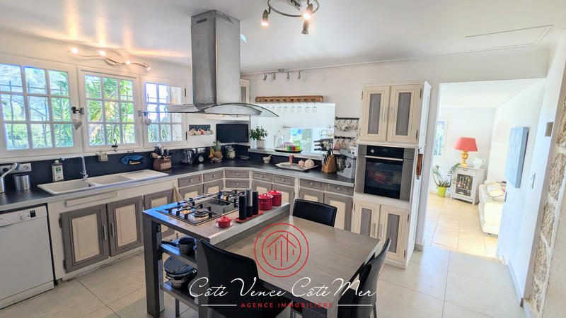 Maison - 272 m² - 9 pièces