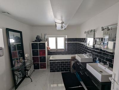 Maison - 205 m² - 7 pièces