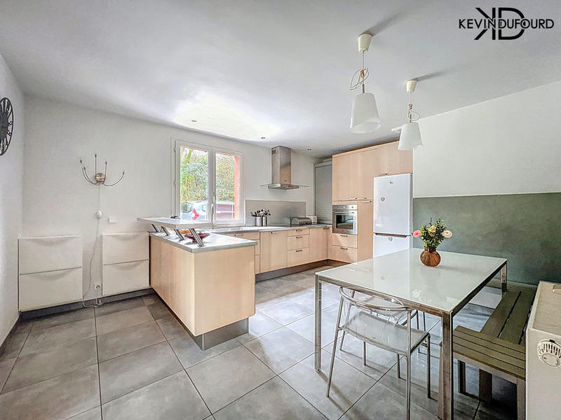 Maison - 200 m² - 9 pièces