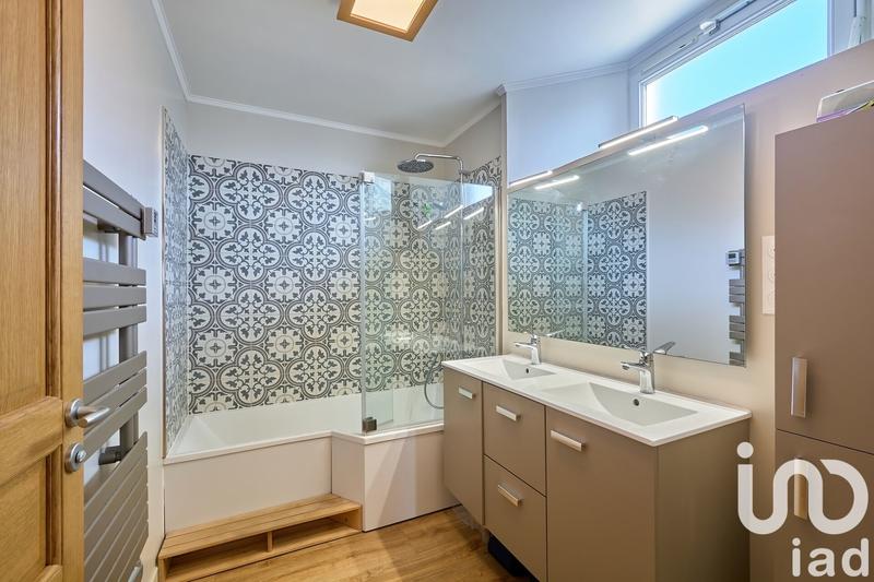 Maison - 196 m² - 7 pièces