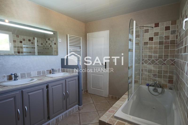 Maison - 241 m² - 9 pièces