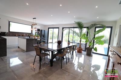 Maison - 195 m² - 8 pièces