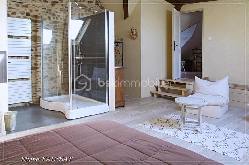 Maison - 290 m² - 9 pièces