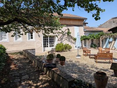 Maison - 296 m² - 9 pièces