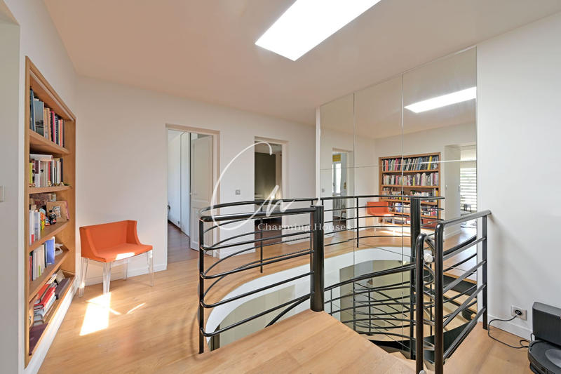 Maison - 218 m² - 7 pièces