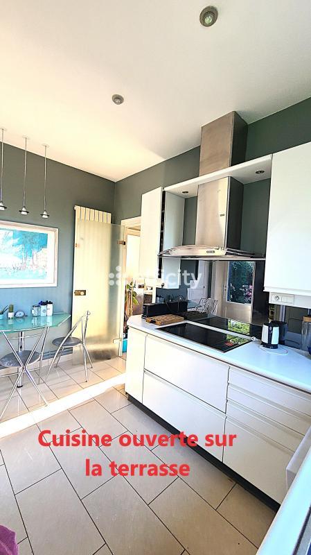 Maison - 210 m² - 7 pièces